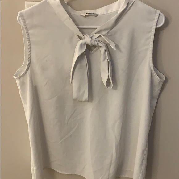 White Tie Blouse! - Picture 2 of 2